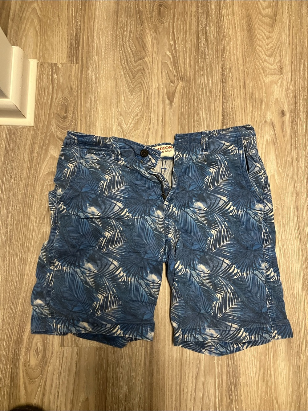 Arizona Jean Company Blue Palm Leaf Print Men’s Flat Front Shorts